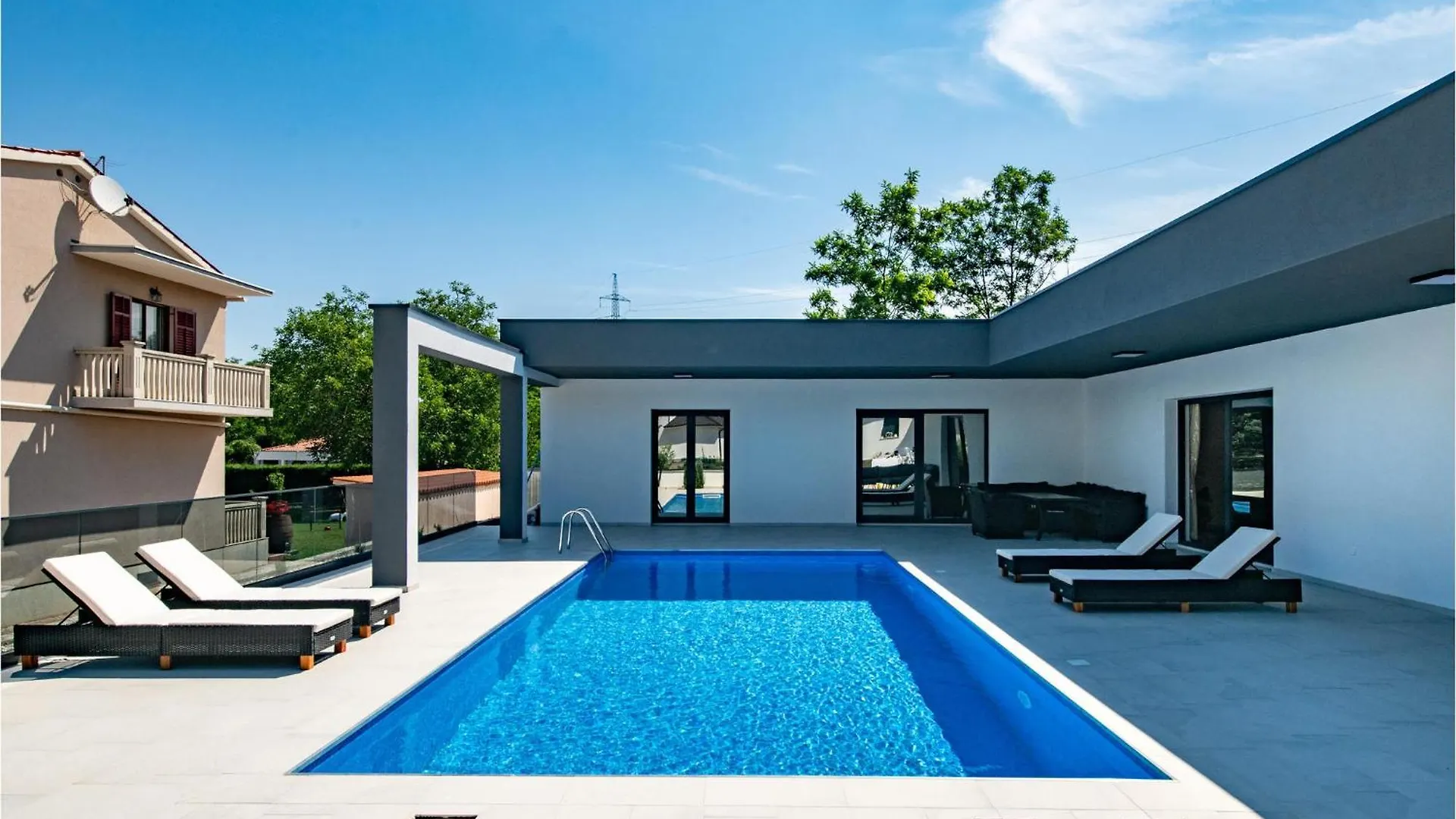 3 Bedroom Nice Home In Nedescinaの連絡先